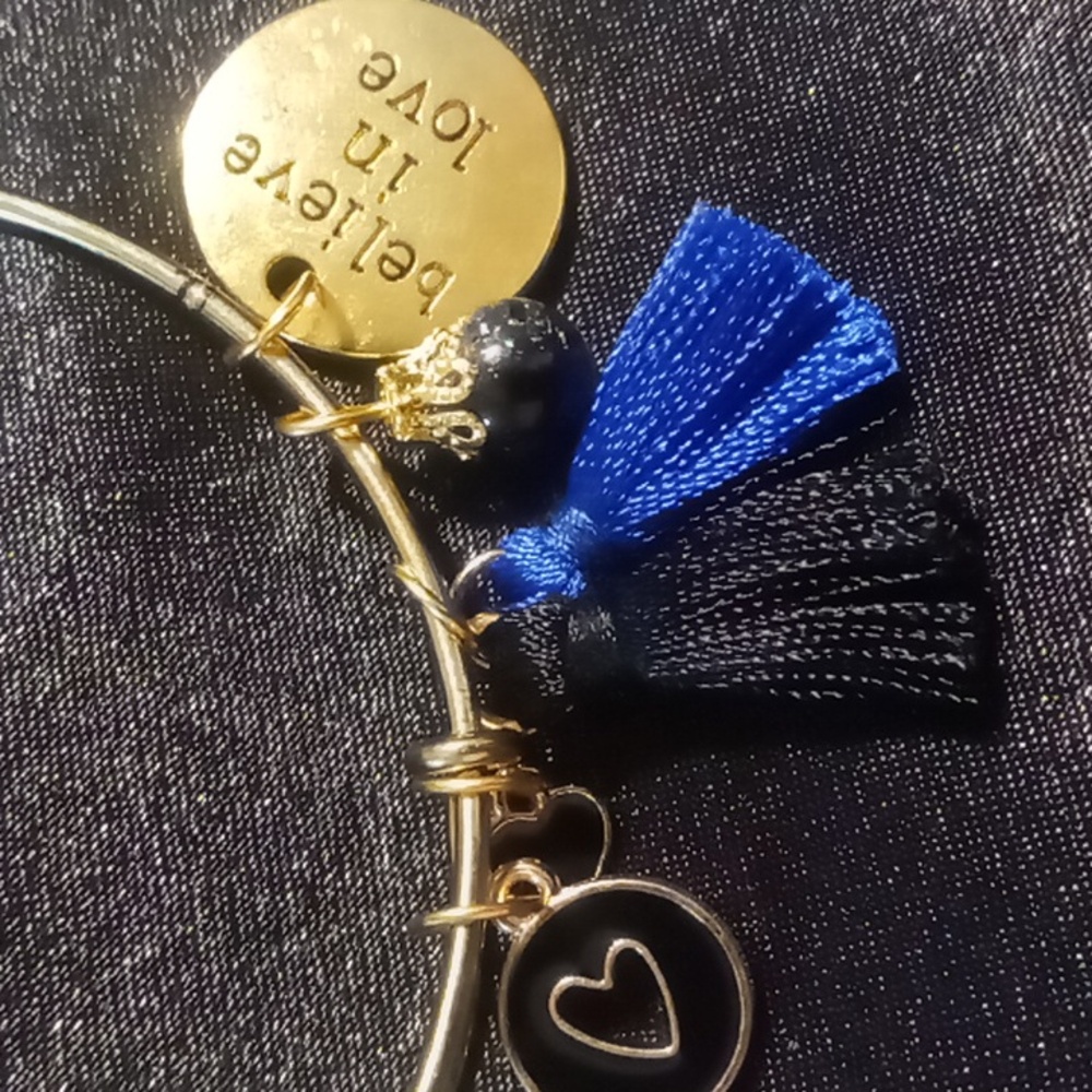 Believe in love charm bangle expandable.